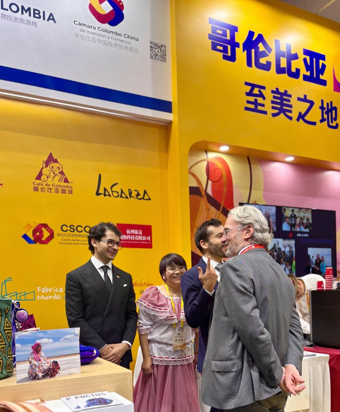 Diálogo comercial en el pabellón de Colombia en China